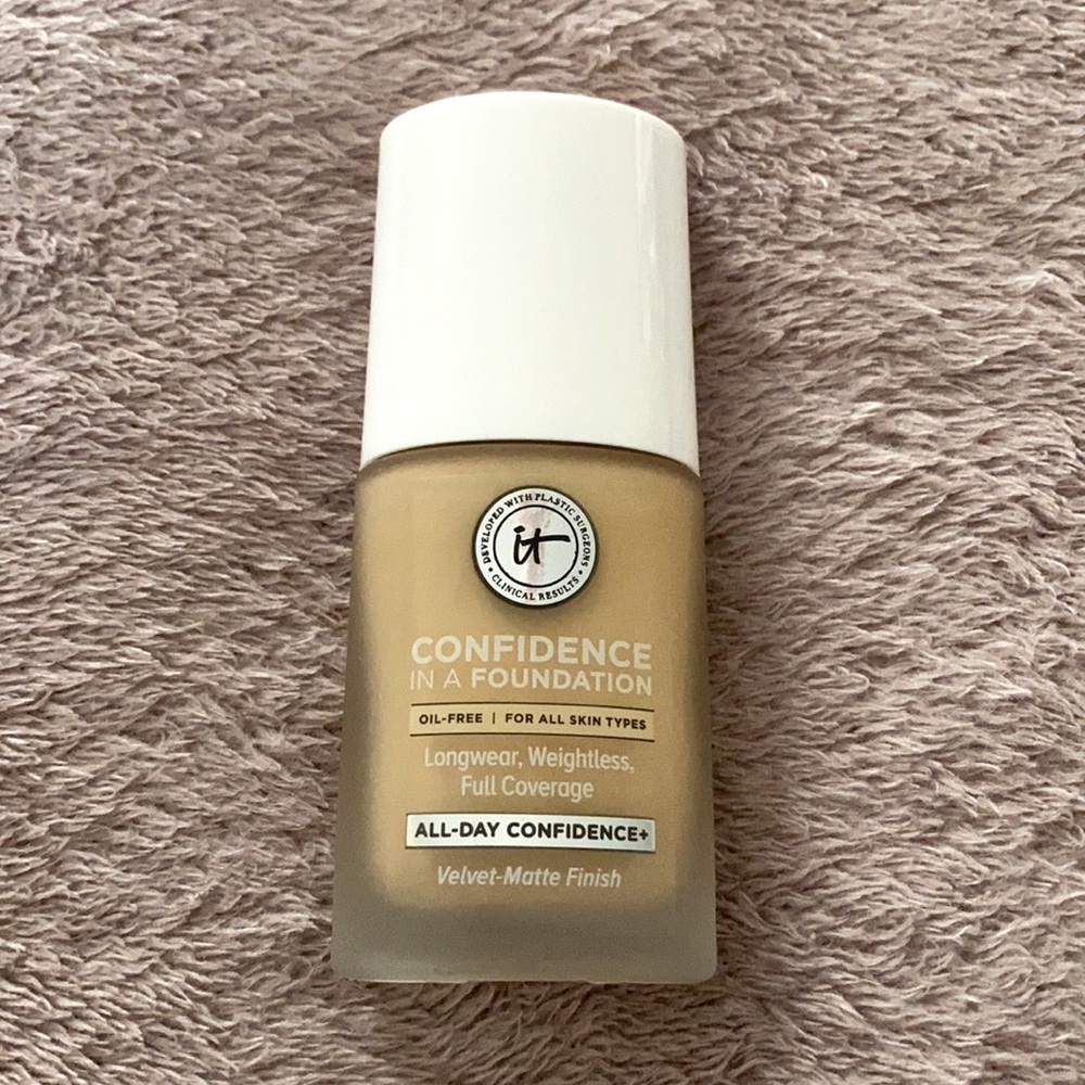 it Cosmetics Confidence In A Foundation